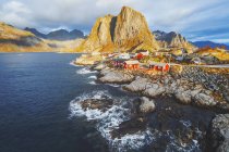 Vista panorámica de las cabañas de pescadores, Lofoten, Noruega - foto de stock