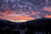 Vista panorámica del amanecer sobre las montañas, Suiza - foto de stock