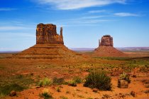 Мальовничий вид на сході і заході рукавиця БЮТ, Долина монументів, штат Арізона, Америка, США — стокове фото