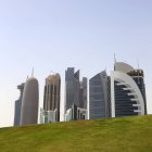 Vista panorámica del horizonte de la ciudad, Doha, Qatar - foto de stock