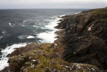 Vista panorámica de Acantilados y el océano, Malin Head, Condado de Donegal, Irlanda del Norte, Reino Unido - foto de stock