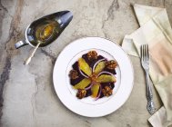 Roasted beet salad with orange slices and caramelized nuts — Stock Photo