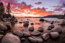 Lago Tahoe paesaggio al tramonto, Nevada, America, Stati Uniti d'America — Foto stock