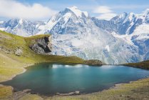 Malerischer Blick auf Bergsee und Berge, Schilthorn, bern, Schweiz — Stockfoto