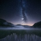 Ländliche Landschaft und Nachthimmel, Kornblume, Irland — Stockfoto