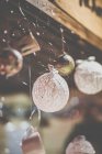 Vista close-up de decorações festivas de Natal — Fotografia de Stock