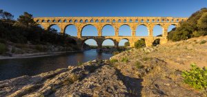 Scenic view of Pont Du Gard aqueduct over  gardon river, France — Stock Photo