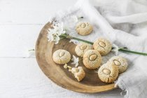 Almond macaroons on plate, closeup view — Stock Photo