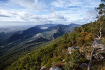 Vue panoramique sur la vallée de Victoria et le lac Bellfield, parc national des Grampians, Victoria, Australie — Photo de stock