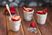 Chocolate mousse with strawberries over wooden table — Stock Photo