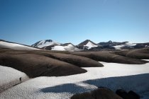 Vista a distanza dell'uomo sul sentiero escursionistico Laugavegur, Islanda — Foto stock