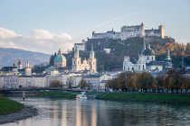 Vista panorámica del paisaje urbano Salzburgo, Austria - foto de stock