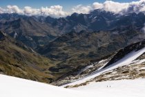 Distant view of two people hiking, Vignemale, Pyrenees, France — Stock Photo