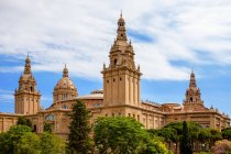 View of the Towers and Great Central Dome of Palau Nacional, Barcelona, Spai — Stock Photo