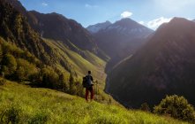 Man hiking, Valley of Ilheou, Pyrenees, France — Stock Photo