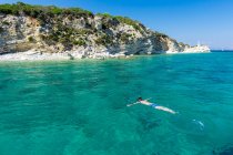 Man snorkeling in Ionian Sea, Lefkada, Greece — Stock Photo