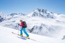 Woman cross-country ski, Salzburgo, Áustria — Fotografia de Stock