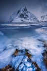 Malerischer Blick auf olstinden mountain, moosen, nordland, lofoten, norwegen — Stockfoto
