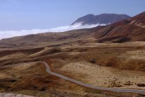 Vista panorámica de la carretera en el volcán, Santo Antao, Cabo Verde - foto de stock