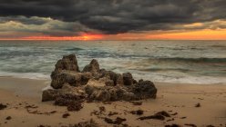 Vue panoramique sur la tempête en mer, Trigg Beach, Perth, Australie occidentale, Australie — Photo de stock