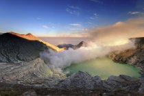 Vista panorâmica do Monte Ijen Caldera, Java Oriental, Indonésia — Fotografia de Stock