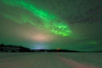 Vista panoramica delle maestose aurore boreali, Yellowknife, Territori del Nord-Ovest, Canada — Foto stock