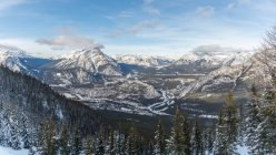 Vista panorámica de las montañas rocosas canadienses, Banff, Alberta, Canadá - foto de stock