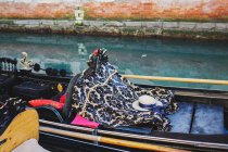 Nahaufnahme der Gondel auf Kanal, Venedig, Italien — Stockfoto