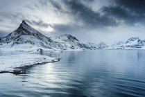Vue panoramique sur le paysage montagneux, Fredvang, Flakstad, Nordland, Norvège — Photo de stock
