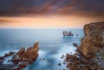 Vista panorâmica da costa, Liencres, Cantabria, Espanha — Fotografia de Stock