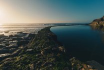 Басейн з мальовничим видом на океан, Португалія — стокове фото