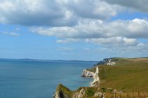 Vista panorámica del paisaje costero, Lulworth Cove, Dorset, Inglaterra, Reino Unido - foto de stock