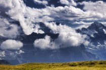 Мальовничий вид на хмара покриті гір, на висоті, Берн, Швейцарія — стокове фото