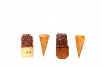 Sanduíches de sorvete e cones de waffle — Fotografia de Stock