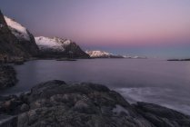 Vista panorâmica das ilhas Lofoten ao pôr do sol, Flakstad, Nordland, Noruega — Fotografia de Stock