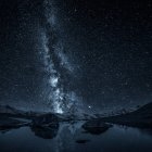 Мальовничий вид на величні нічне небо над Маттерхорн, Церматт, Швейцарія — стокове фото