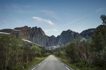 Vue panoramique sur la montagne Stjerntinden, Flakstad, Lofoten, Nordland, Norvège — Photo de stock