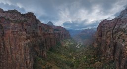 Vue panoramique sur Canyon, Zion National Park, Utah, Amérique, États-Unis — Photo de stock