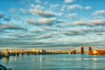 Vista panorámica del horizonte de la ciudad y el río Dnepr, Kiev, Ucrania - foto de stock
