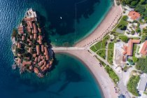 Vista aérea de Sveti Stefan, Budva, Montenegro - foto de stock