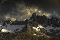 Живописный вид на гору Гауктинден, Мирланд, Флакстад, Остланд, Норвегия — стоковое фото