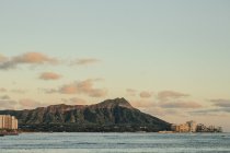 Vue panoramique sur la plage de Waikiki et le cratère Diamond Head, Hawaï, Amérique, États-Unis — Photo de stock