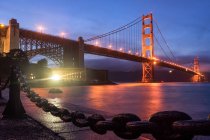 Vista panorámica del puente Golden Gate al atardecer, San Francisco, California, América, Estados Unidos - foto de stock