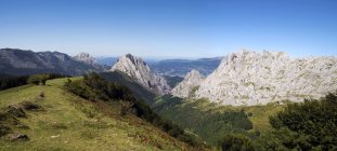 Vue panoramique sur le paysage montagneux, Parc Naturel Urkiola, Gascogne, Pays Basque, Espagne — Photo de stock