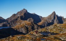 Vista panorámica del paisaje de montaña, Moskenes, Nordland, Noruega - foto de stock