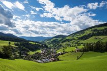 Vista panorámica de Santa Magdalena, Funes, Trentino-Alto Adigio, Italia - foto de stock
