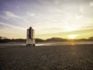Мальовничий вид маяка на пляжі на світанку, Бургем на морі, Сомерсет, Англія, Великобританія — стокове фото