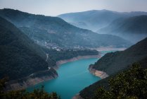 Vista panorâmica do rio Piva e montanhas Montenegro — Fotografia de Stock