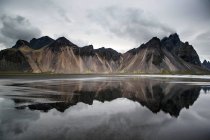 Scenic view of Stoksnes Beach and Vestrahorn mountains, Iceland — Stock Photo