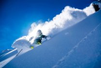 Femme poudreuse ski, Gastein, Salzbourg, Autriche — Photo de stock